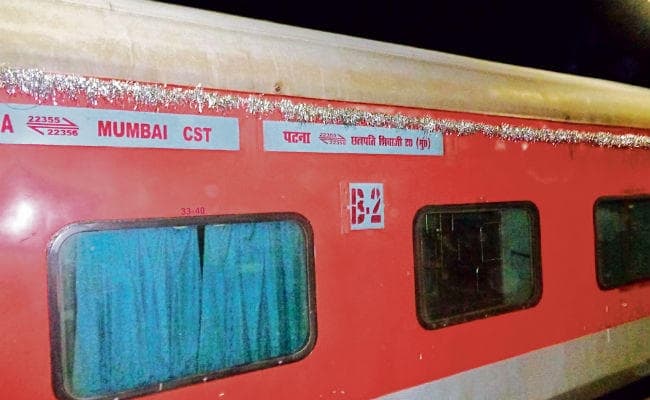 दीपावली और छठपूजा पर घर लौटने में परेशानी, विमान से डेढ़ गुना महंगा सुविधा एक्स का सफर