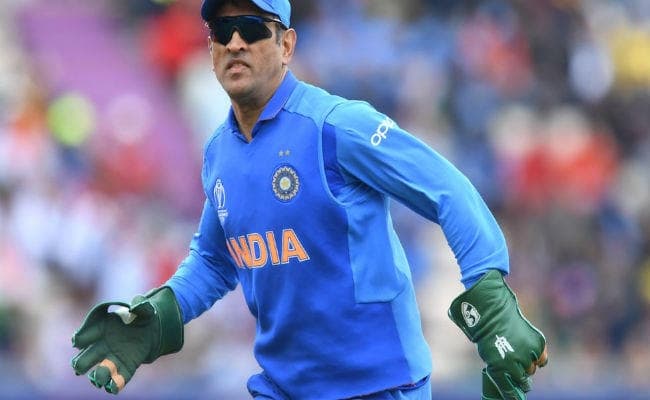 कोहली के ट्वीट से मचा कोहराम, क्या सही में धौनी लेने वाले हैं संन्यास...?