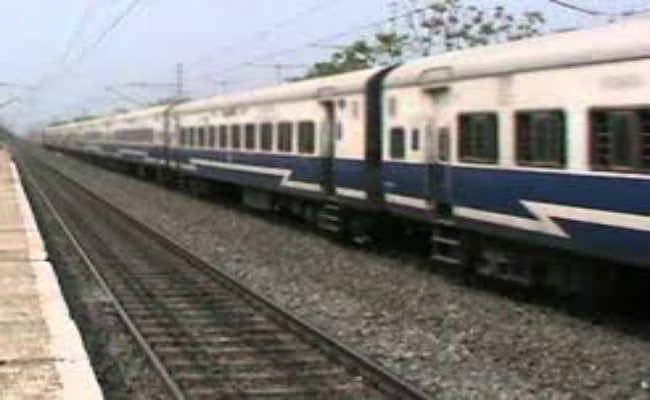 पटना जनशताब्दी ट्रेन में बिना सीट दिया जा रहा कंफर्म टिकट