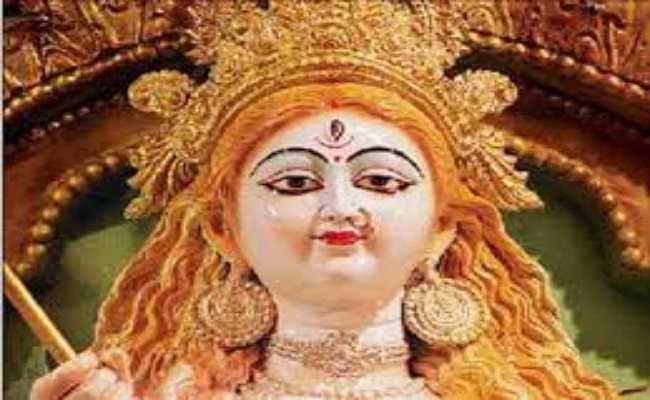 संतोष मित्रा स्क्वायर में 50 किलो सोने से बन रही मां दुर्गा की प्रतिमा