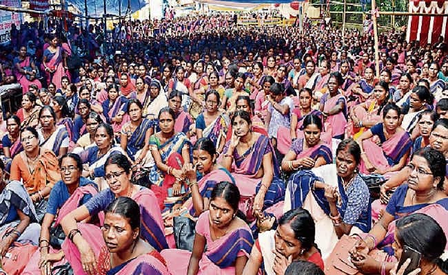 यूनियन पदाधिकारियों तथा आंगनबाड़ी कर्मियों ने भरी हुंकार, कहा- हिम्मत है तो हटाये सरकार, जारी रहेगी हड़ताल