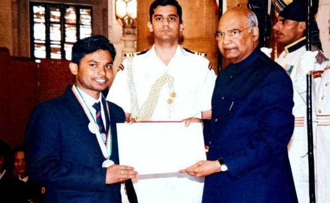 चौपारण के रवि कुमार समाज सेवा के क्षेत्र में बेहतर काम के लिए राष्ट्रपति ने किया सम्मानित