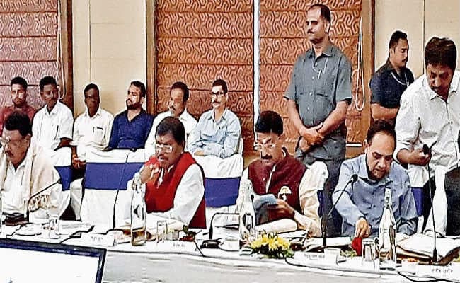 मंडलीय समिति की बैठक, सांसदों ने रखीं मांगें, कहा- रेलवे जोनल कार्यालय से कम कुछ भी मंजूर नहीं