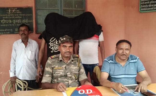 झारखंड में पशु तस्करी : पलामू से तीन कंटेनर में लदे 86 मवेशी जब्त, दो ड्राइवर गिरफ्तार