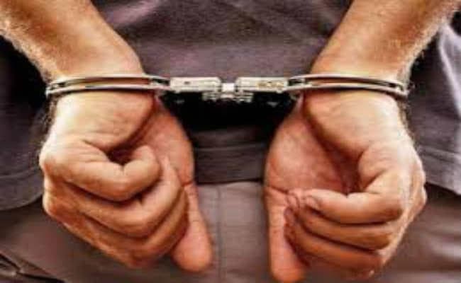 कार और ऑटो से 2350 पाउच बरामद दो धंधेबाज गिरफ्तार, भेजे गये जेल