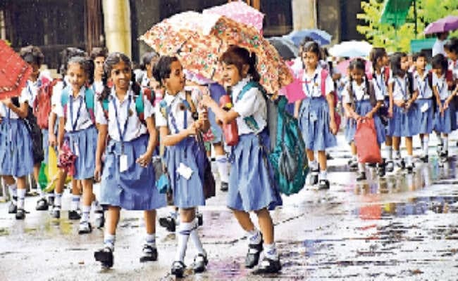 बारिश से घुल गयी मौसम में ठंडक