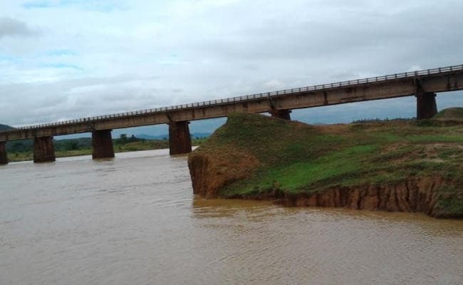 Jamshedpur : पति से झगड़कर घर से निकली और दो बच्चों को लेकर नदी में कूद गयी महिला