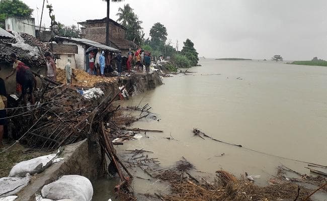 बिहार : बाढ़ व बारिश की वजह से बिगड़े हालात, NH कटने से आवाजाही ठप, ट्रेनों का परिचालन अस्त-व्यस्त