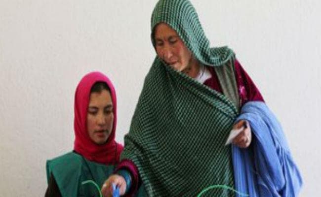 अफगानिस्तान : बम धमाकों के बीच राष्ट्रपति पद के लिए हुई वोटिंग