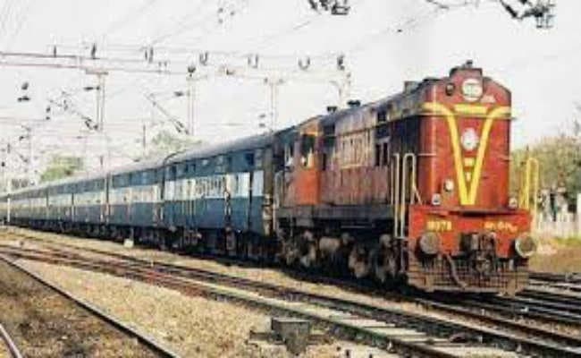 बारिश ने रोकी ट्रेनों की रफ्तार, रद्द रही छह ट्रेनें