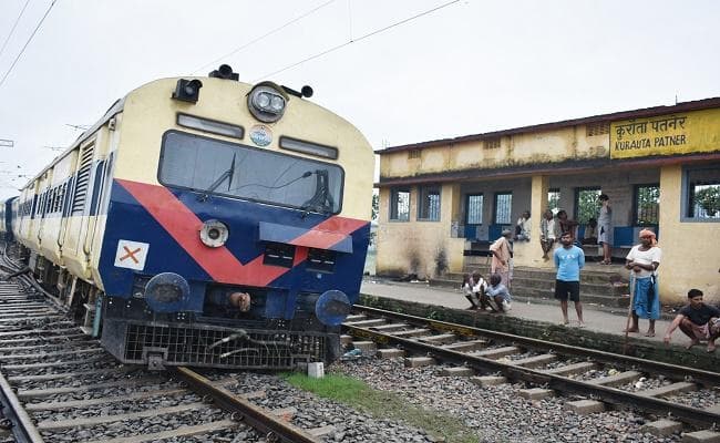 भैंस के टकराने से बेपटरी हुई इएमयू ट्रेन, दानापुर डीआरएम का तानाशाही रवैया, पत्रकार को कराया गिरफ्तार