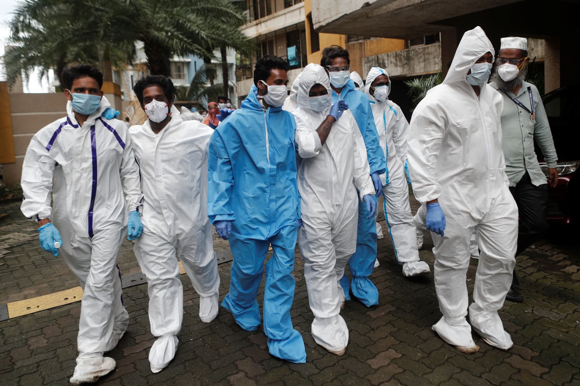 Coronavirus In India News Update : कर्नाटक में पिछले 24 घंटों में कोरोना के 9808 नए मामले, पश्चिम बंगाल में 98 मौतें, दिल्ली में पिछले 24 घंटे में 316 नए मामले