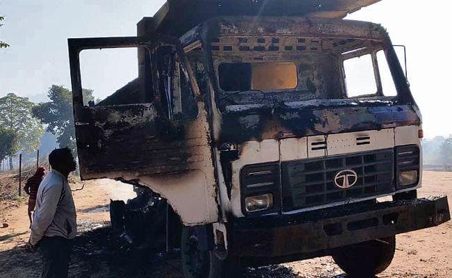टीएसपीसी उग्रवादियों ने चंदवा में तीन वाहन फूंके