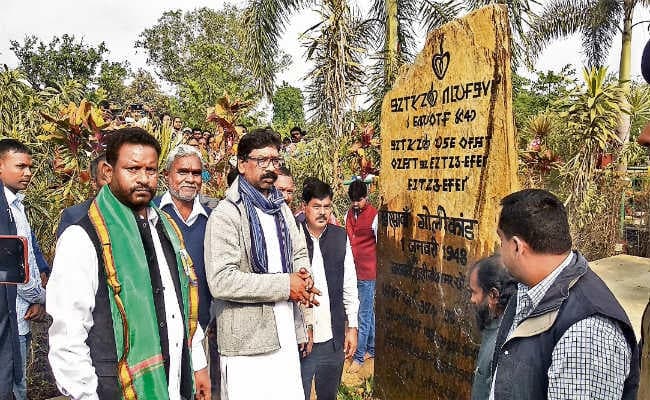 खरसावां गोलीकांड के शहीदों के आश्रितों को मुख्यमंत्री हेमंत सोरेन ने दी श्रद्धांजलि, कहा - मिलेगी नौकरी