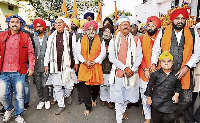 जमशेदपुर : प्रकाश पर्व में मिटी दूरियां, साथ दिखे रघुवर दास और सरयू राय