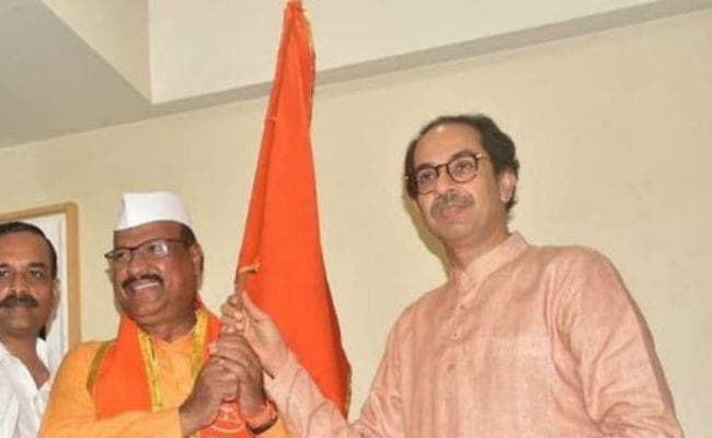 महाराष्ट्र की गंठबंधन सरकार खाने लगी हिचकोले, शिवसेना नेता सत्तार ने दिया मंत्री पद से इस्तीफा, बढ़ी उद्धव की टेंशन