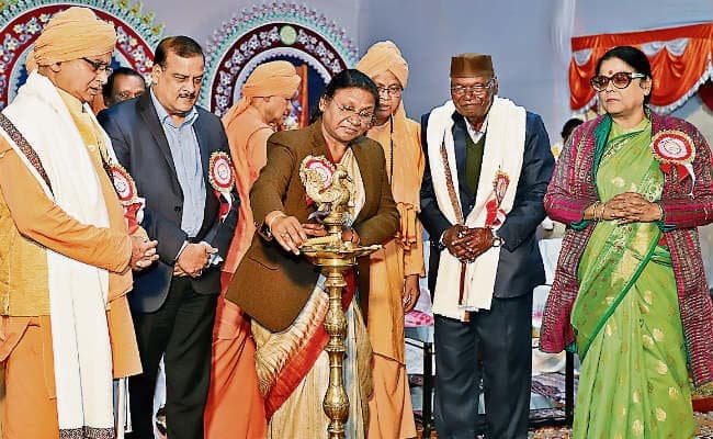 जमशेदपुर :भारत सेवाश्रम संघ, सोनारी में त्रिशूल महोत्सव, बोलीं राज्यपाल- आदिवासियों ने नहीं छोड़ी संस्कृति