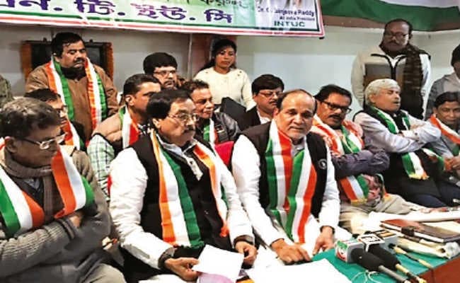 केंद्र की जनविरोधी नीतियों से देश बर्बादी के कगार पर