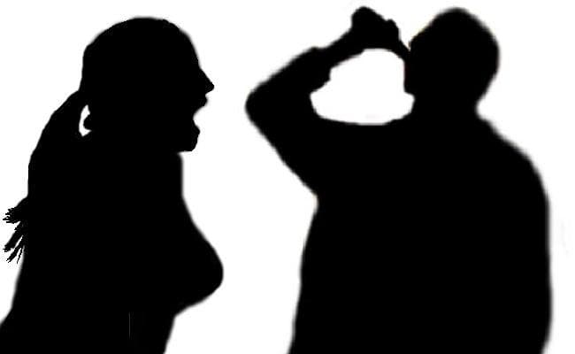 मिस्ड कॉल से शुरू हुआ प्यार, विवाद होने पर प्रेमिका के सामने ही प्रेमी ने खा लिया जहर, फिर...