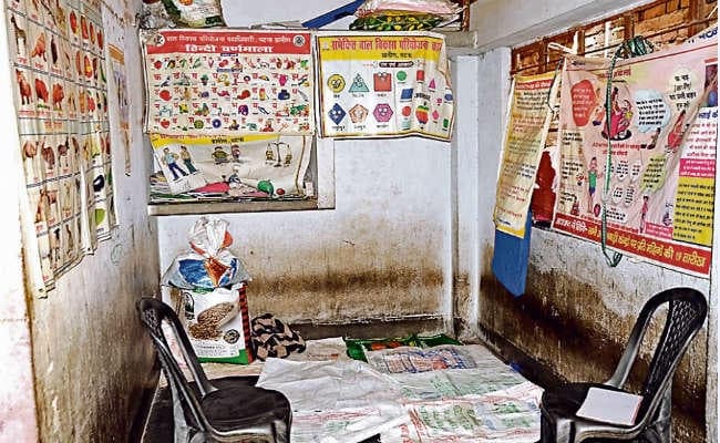 सेविका ने कहा-अधिकारी ने फोटो के लिए मना किया है, मेरा सेंटर ठीक है