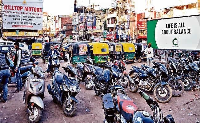 रांची : दोगुना पार्किंग शुल्क वसूल रहे ठेकेदार, अधिकारी मौन