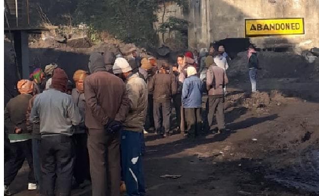 फांसी के फंदे से लटकता मिला सीसीएल कर्मचारी का शव