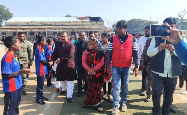 गढ़वा विधायक मिथिलेश ठाकुर का खिलाडि़यों को आश्वासन- प्रतिभा को कुंठित नहीं होने दूंगा