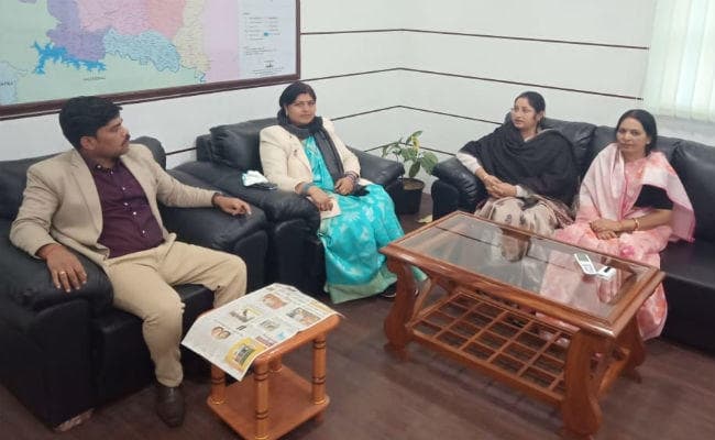 कोडरमा पथराव मामला : डीसी से मिले सांसद-विधायक, कार्रवाई पर सवाल