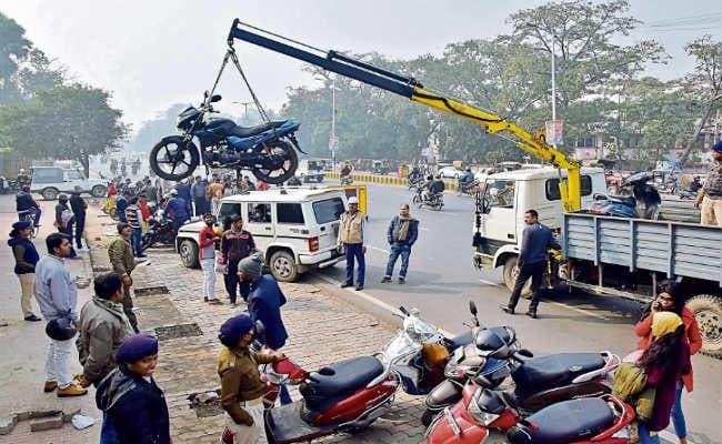 नहीं लगा रखी थीं सीट बेल्ट, राजद विधायक की पत्नी का कटा चालान
