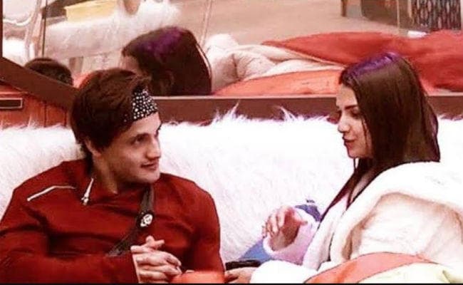 Bigg Boss 13: आसिम के प्यार में पड़ीं हिमांशी खुराना, मंगेतर से तोड़ा रिश्ता