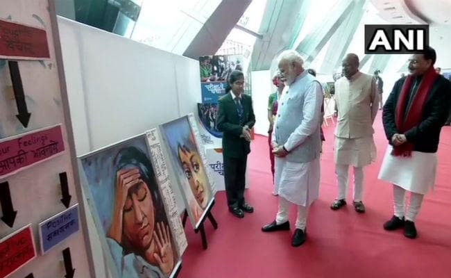 LIVE: ''परीक्षा पे चर्चा'' में शामिल होने तालकटोरा स्टेडियम पहुंचे पीएम मोदी, छात्रों से की मुलाकात