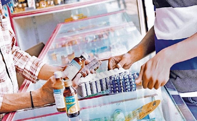 खुलासा : दवा भंडारों में आधी से अधिक दवाएं गायब