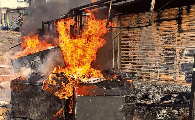 झारखंड : CAA के समर्थन में निकली रैली पर फेंके गये पेट्रोल बम, जमकर हुआ बवाल, स्कूल-कॉलेज बंद