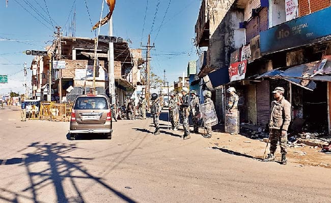 लोहरदगा हिंसा : रात में बिगड़ी स्थिति, सन्नाटे को तोड़ रही हैं पुलिस की सायरन, चप्पे-चप्पे पर सुरक्षा