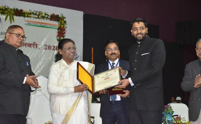 लोकसभा व विधानसभा चुनाव में उत्कृष्ट कार्य के लिए रांची के डीसी राय महिमापत रे हुए सम्मानित