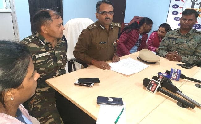 लोहरदगा में कर्फ्यू जारी, हालात सामान्य बनाने के लिए भारी पुलिस बल की तैनाती