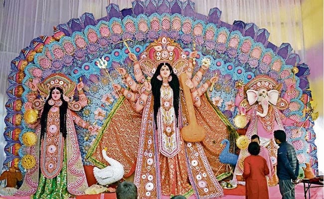 सरस्वती पूजा खास : लोगों के बीच मिसाल बना मयंक का मूर्तिप्रेम