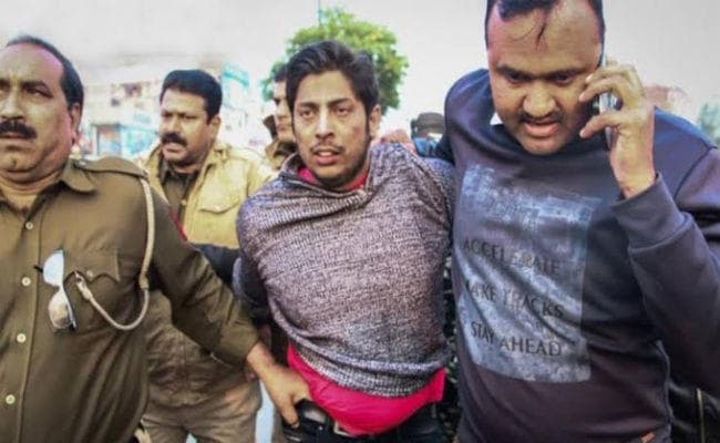 Firing at Shaheen Bagh: जामिया के बाद शाहीन बाग में भी फायरिंग, गोली चलानेवाला हिरासत में