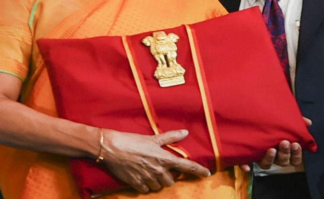 आम बजट : विनिवेश से 2020-21 में 2.10 लाख करोड़ रुपये जुटाने का लक्ष्य