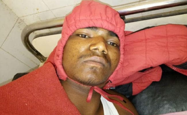 गुमला : मूर्ति विसर्जन के दौरान दो गुटों में विवाद, गोलीबारी, एक युवक घायल