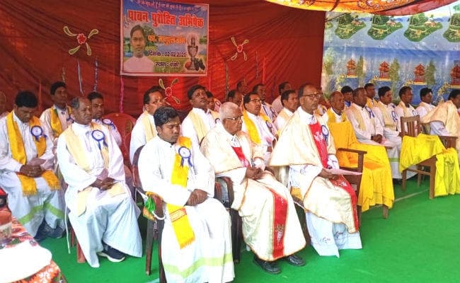 पुरोहिताई जीवन ईश्वरीय शक्ति का वरदान है : बिशप विंसेंट बरवा