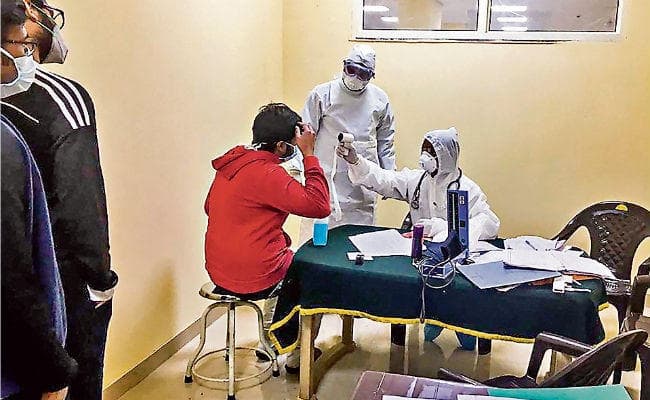 बढ़ता जा रहा है प्रकोप : भारत में कोरोना का तीसरा मरीज मिला, केरल में राज्य आपदा घोषित