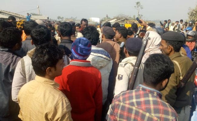 सहरसा में बजरंगबली मूर्ति को क्षतिग्रस्त किये जाने पर सड़क पर उतरे ग्रामीण, फिर...