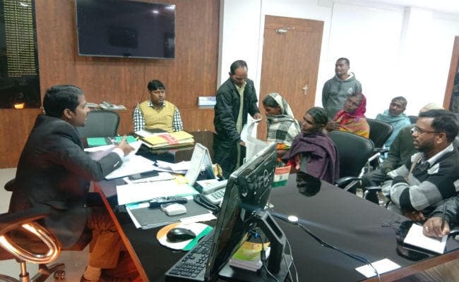 जनता दरबार : किसी ने शिक्षा के लिए तो किसी ने मुआवजा राशि देने की मांग की