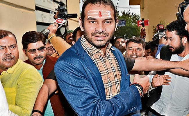 तीन महीने बाद पिता से मिले तेज प्रताप, लालू ने ऐश्वर्या व तेज के बीच चल रहे खटास पर की बात