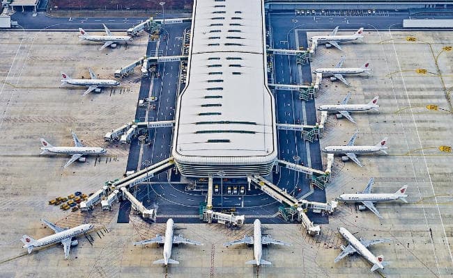 कोरोना से भारतीय बाजार को खतरा, कंपनियों के पास दो हफ्ते का माल, शटडाउन की आशंका