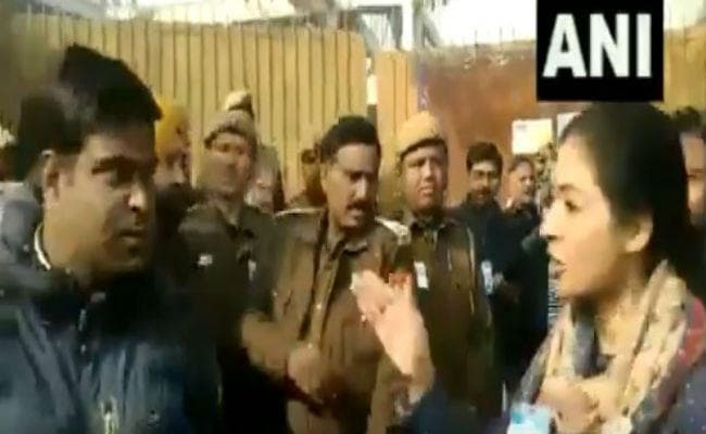 Delhi Election 2020: कांग्रेस प्रत्याशी अलका लांबा ने आप कार्यकर्ता को जड़ा थप्पड़, कही ये बात