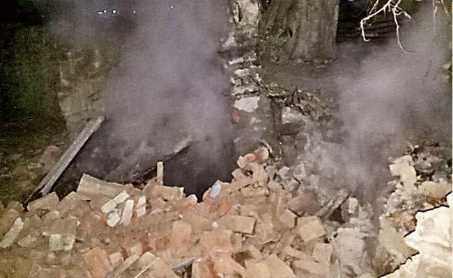 कतरास : रेल लाइन से 150 फीट पर धंसी जमीन, 10 फीट नीचे समाया घर