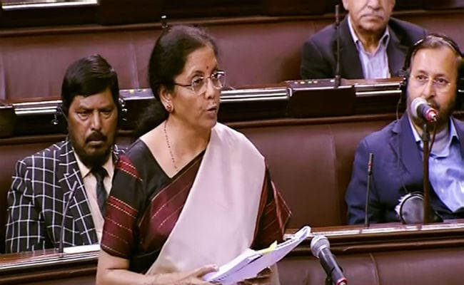 सीतारमण का चिदंबरम पर पलटवार : कहा - गलत इलाज करने वालों से नहीं लेंगे कोई सीख