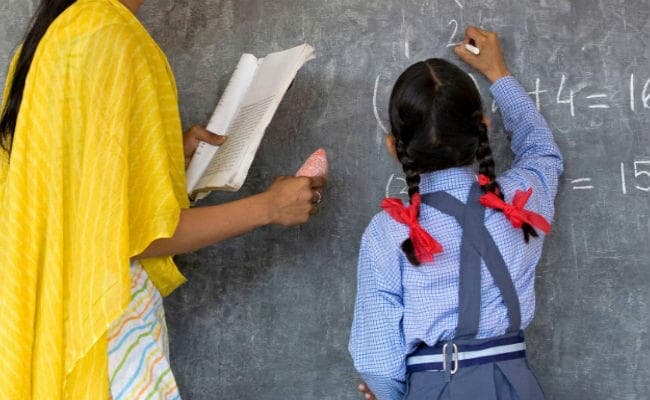 रांची : गांव के बालिका विद्यालयों में नहीं हैं महिला शिक्षक